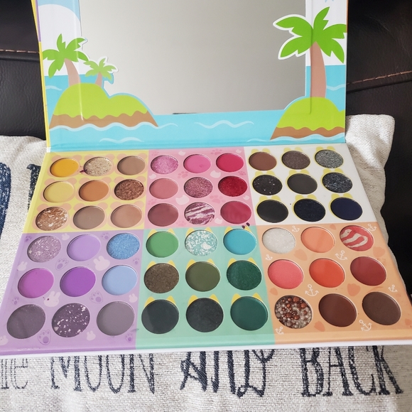 Makeup - Picture 2 of 2